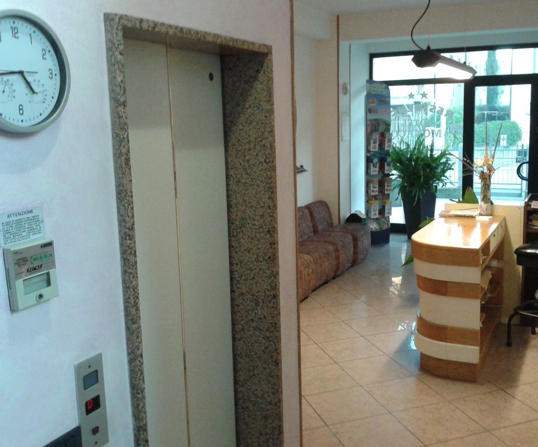 Residence Monaco Appartamenti Rimini Extérieur photo